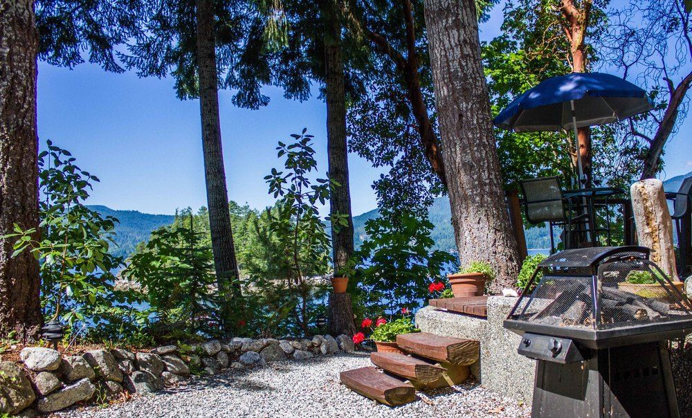 Tranquility Bay Waterfront Inn Sechelt Exterior photo